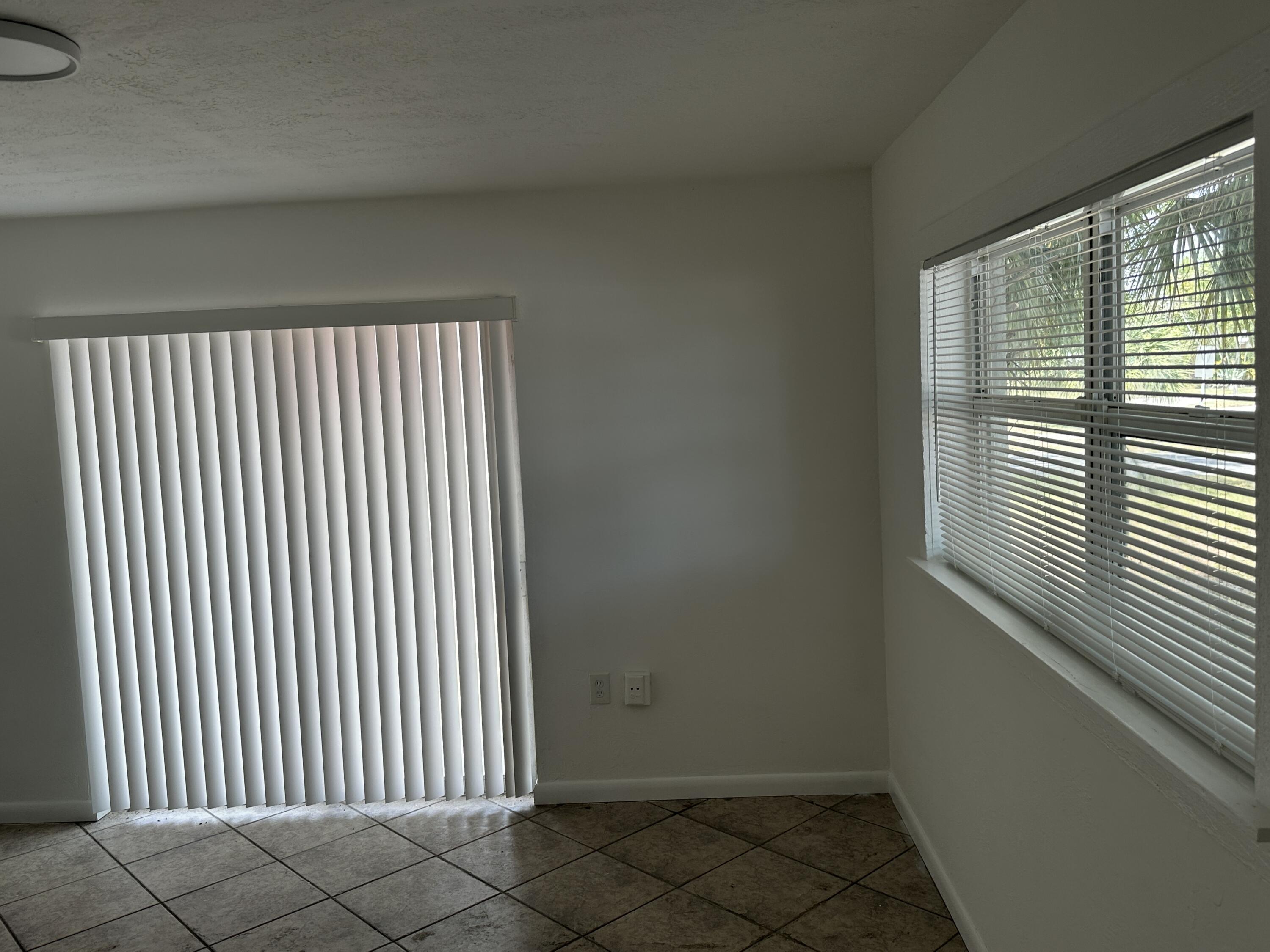 115 Maple Avenue Fort Pierce, FL 34982 - Photo 7 of 16 IMG_4442