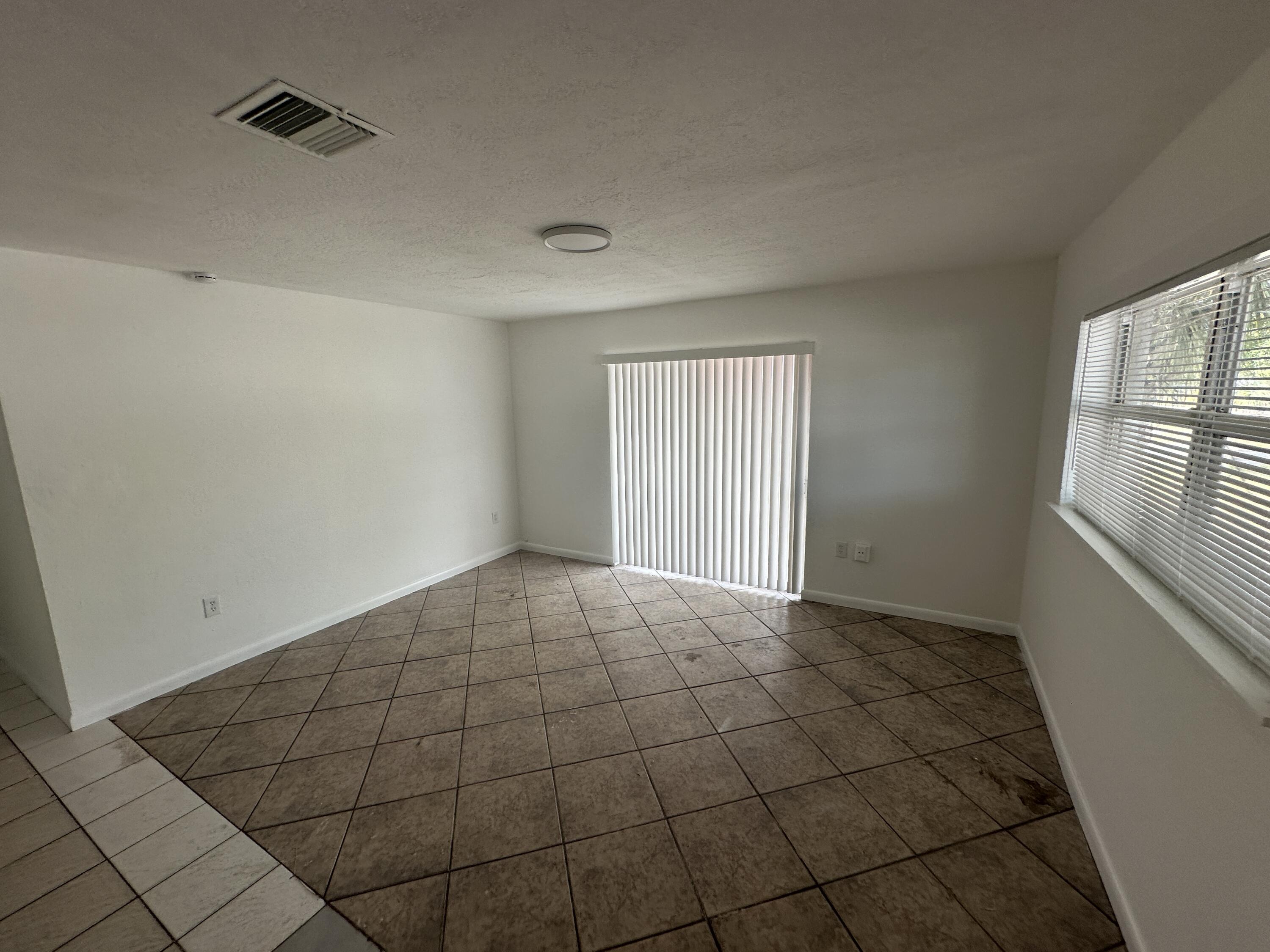 115 Maple Avenue Fort Pierce, FL 34982 - Photo 9 of 16 IMG_4444