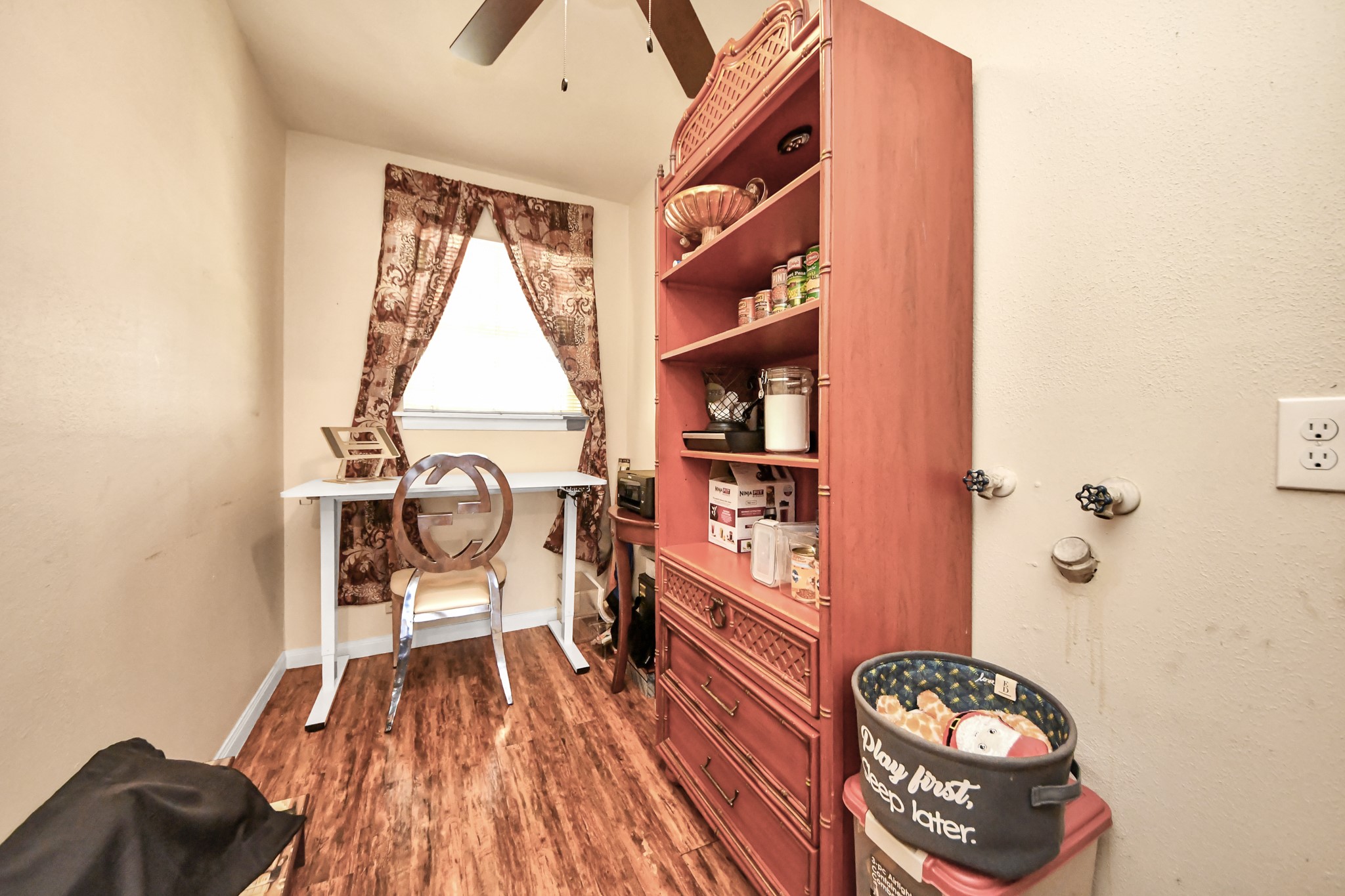 3901 Jeanetta Street Houston, TX 77063 - Photo 21 of 41 Just off the kitchen the orignal laundry room has been converted to a home office space.