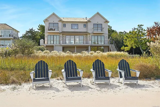 $8,995,000 | 218 Dune Road, Westhampton Beach, NY 11978