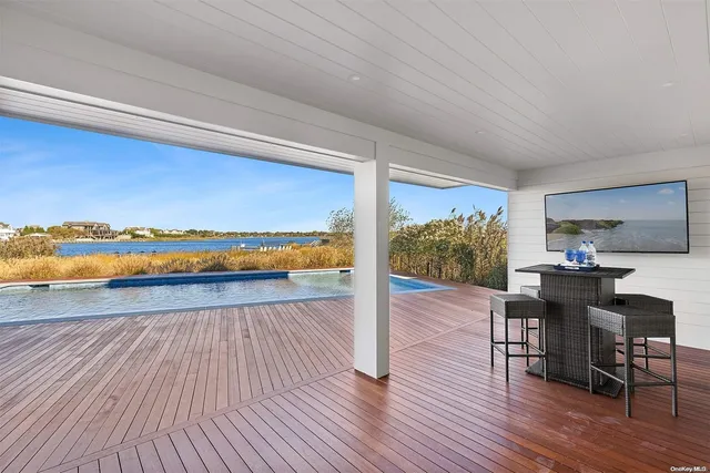 $8,995,000 | 218 Dune Road, Westhampton Beach, NY 11978