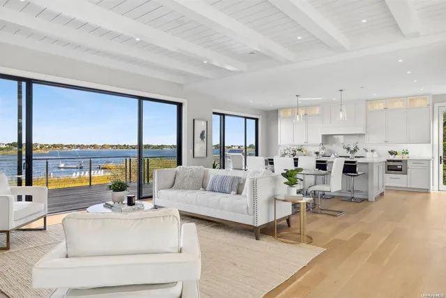 $8,995,000 | 218 Dune Road, Westhampton Beach, NY 11978