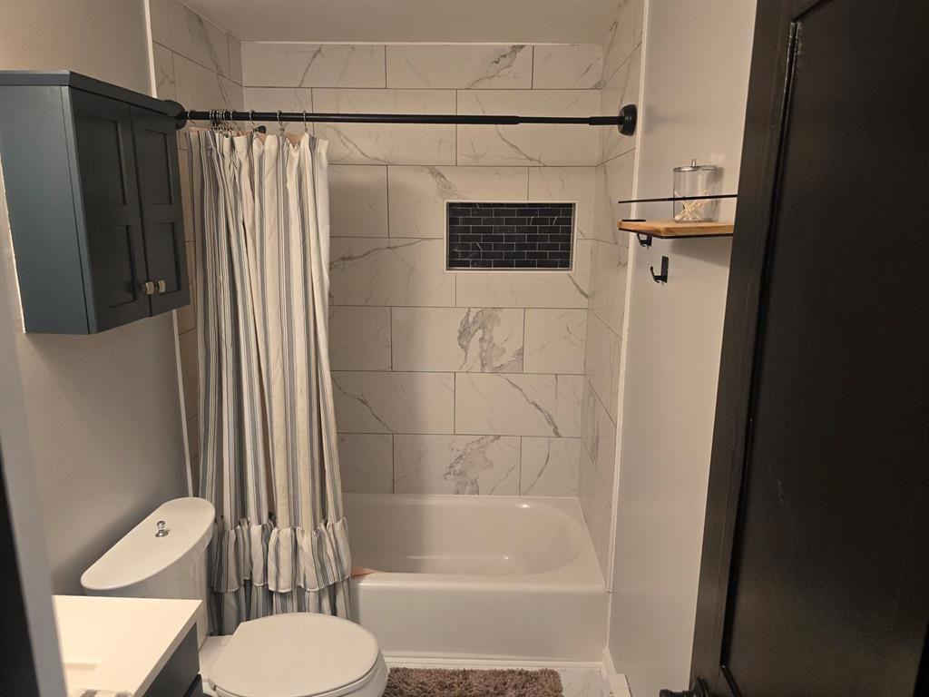 1767 Hassam Road Coraopolis, PA 15108 - Photo 22 of 27 Bathroom