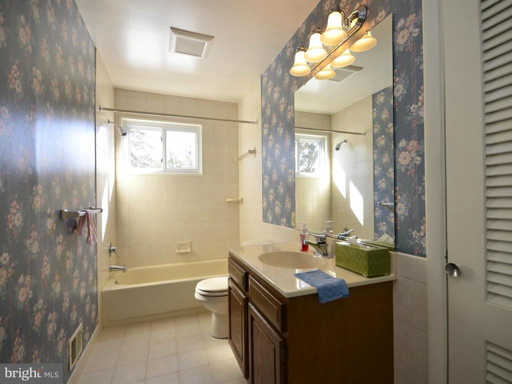 4906 Stickley Road Rockville, MD 20852 - Photo 16 of 27 Bath