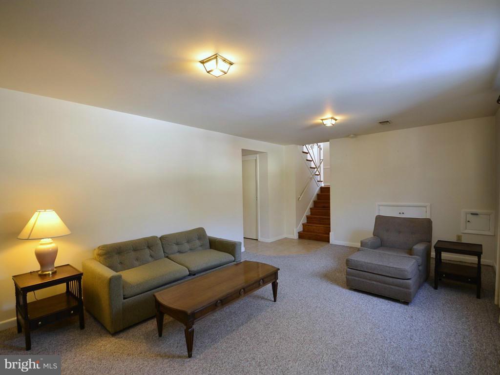 4906 Stickley Road Rockville, MD 20852 - Photo 17 of 27 Living Room