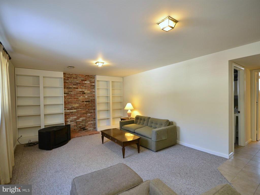 4906 Stickley Road Rockville, MD 20852 - Photo 18 of 27 Living Room