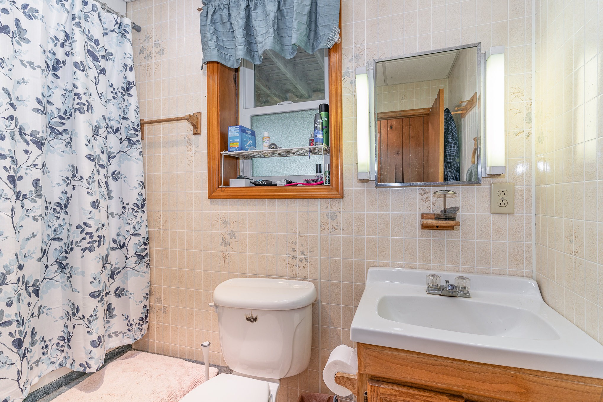 2847 Ashwood Road Columbia, TN 38401 - Photo 19 of 38 a bathroom with a sink a toilet and shower curtain