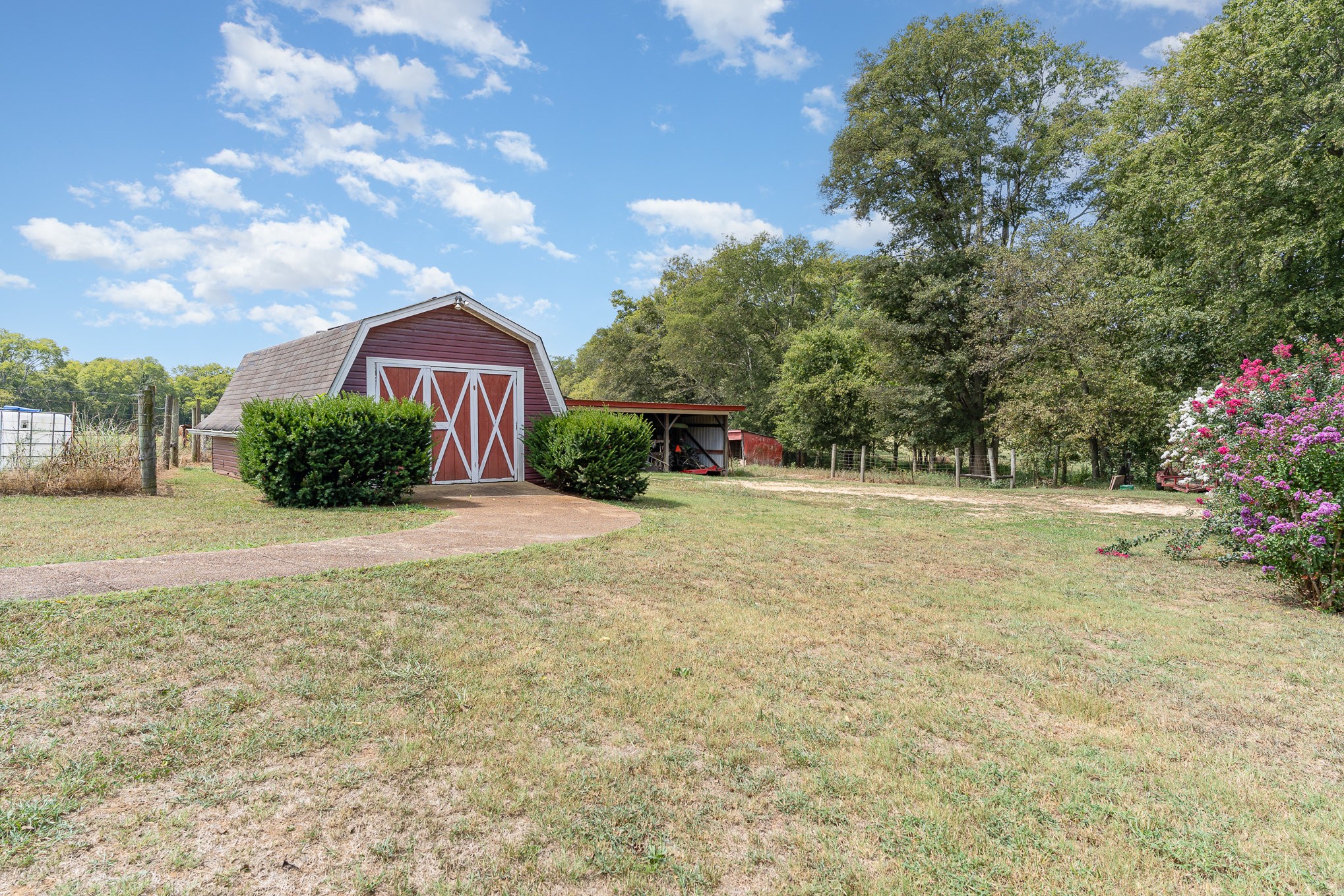 2847 Ashwood Road Columbia, TN 38401 - Photo 25 of 38 a front view of a house with a yard