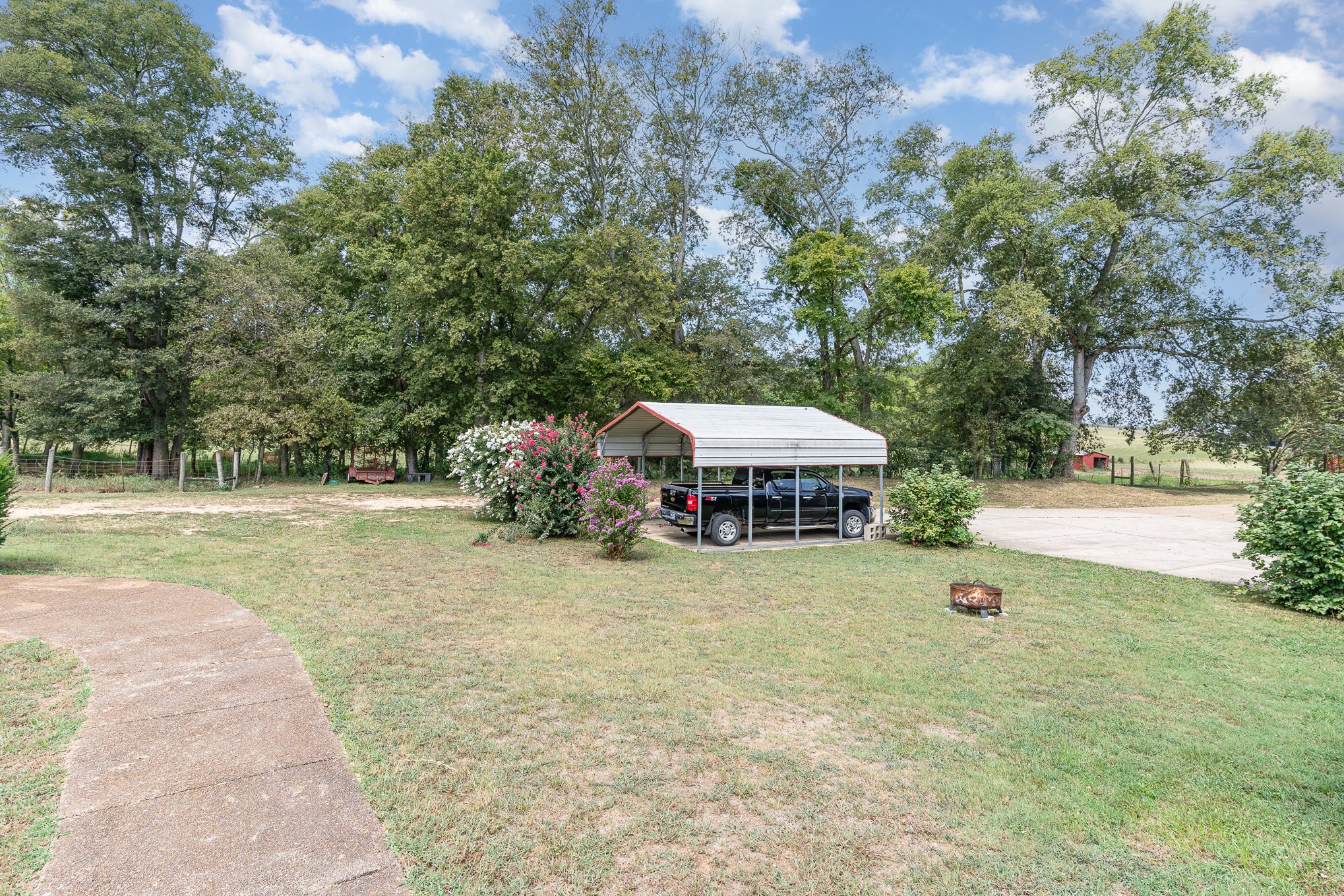 2847 Ashwood Road Columbia, TN 38401 - Photo 27 of 38 a view of a house with swimming pool and sitting area