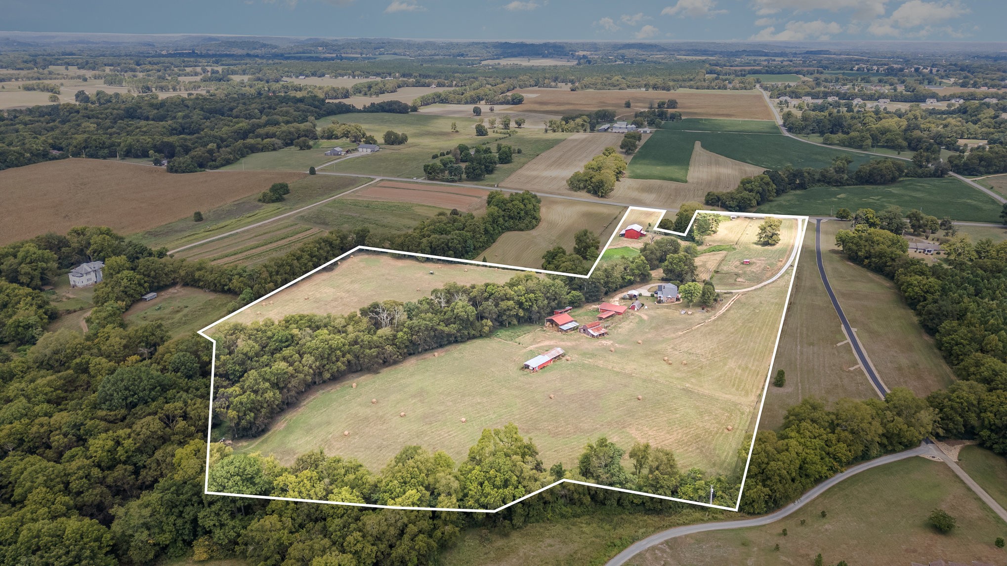 2847 Ashwood Road Columbia, TN 38401 - Photo 35 of 38 an aerial view of a house with a yard