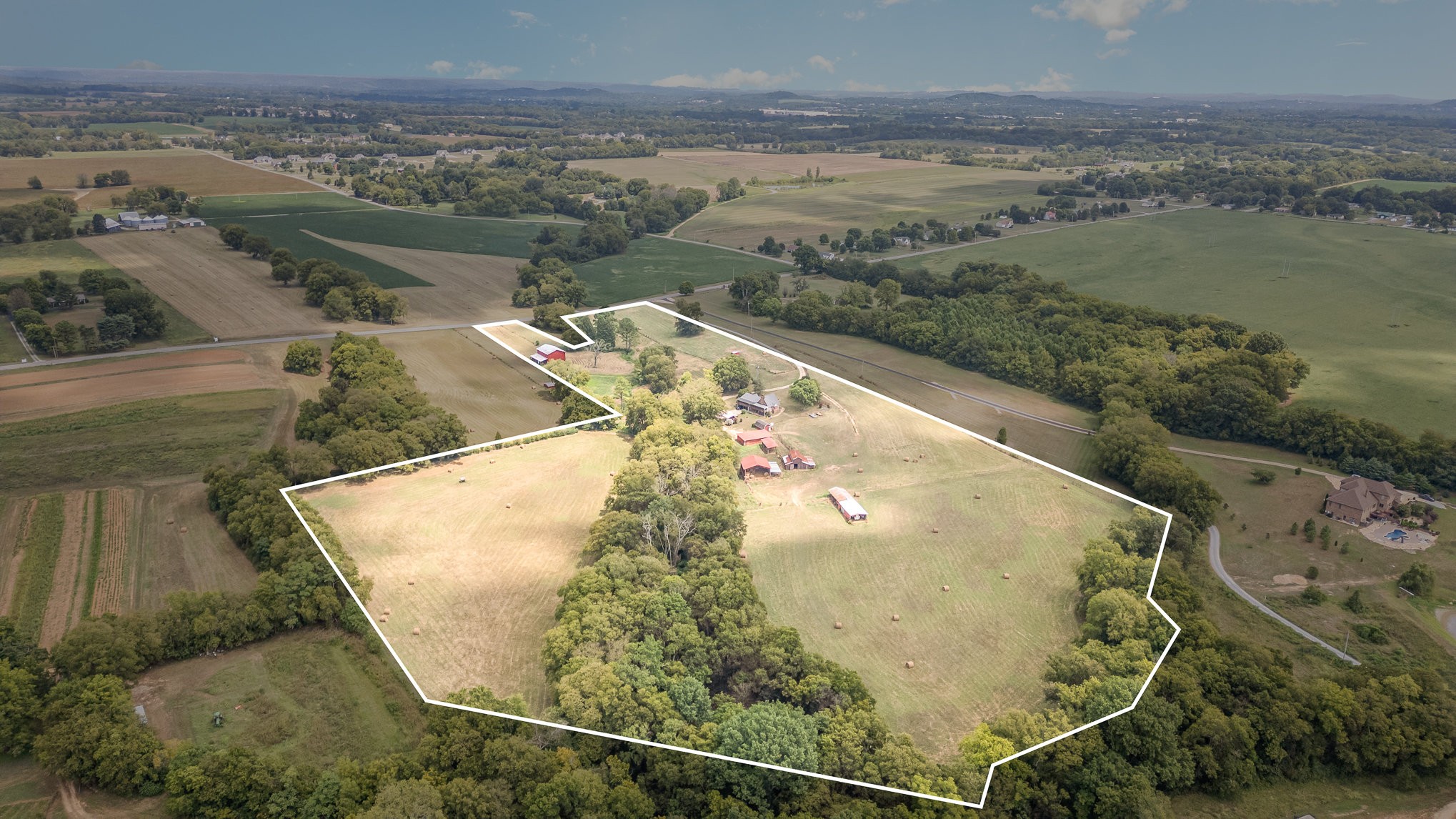 2847 Ashwood Road Columbia, TN 38401 - Photo 37 of 38 a view of a lake from a balcony