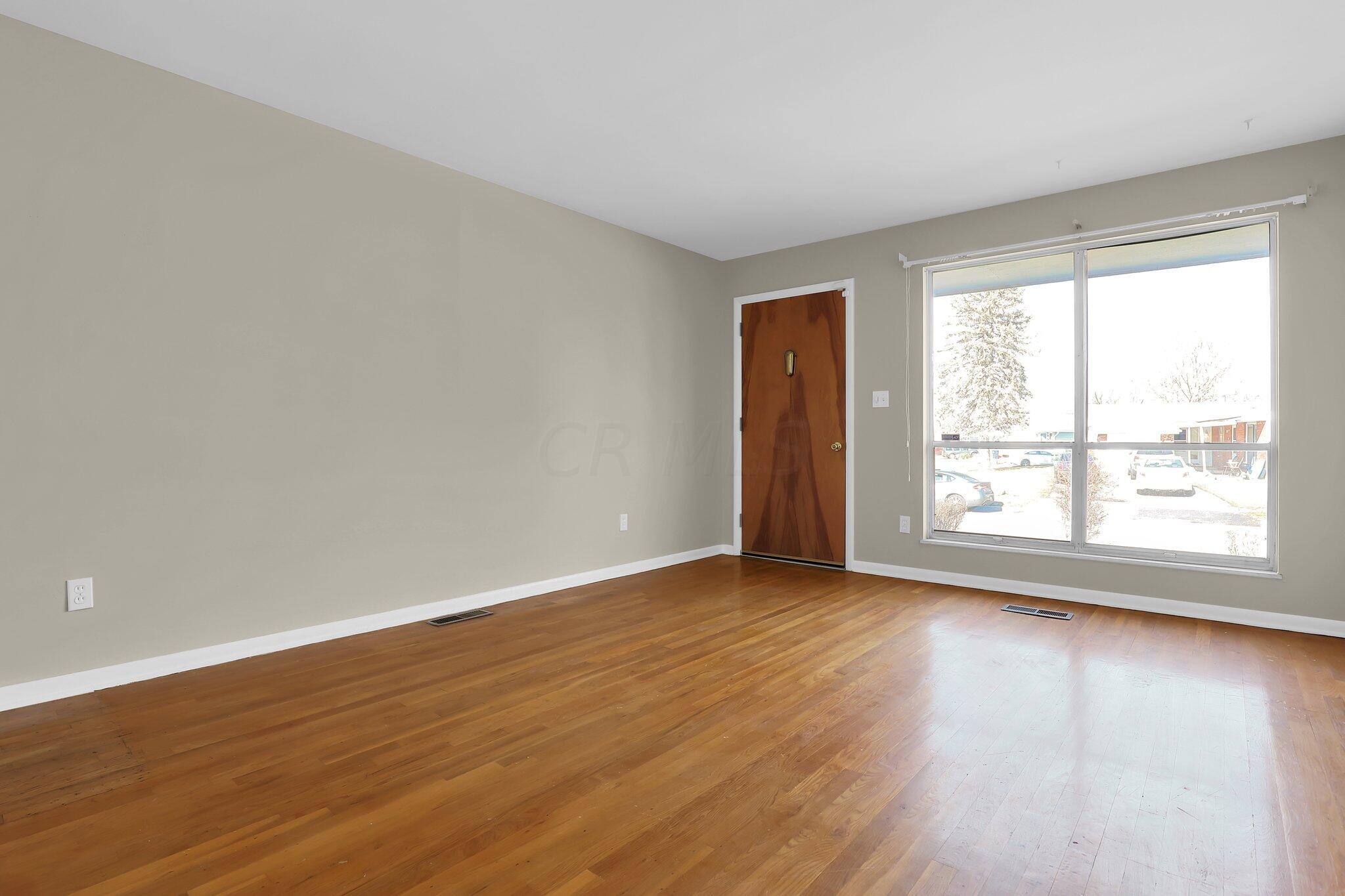1551 Smith Road Columbus, OH 43207 - Photo 5 of 25 4-web-or-mls-1551-smith-rd