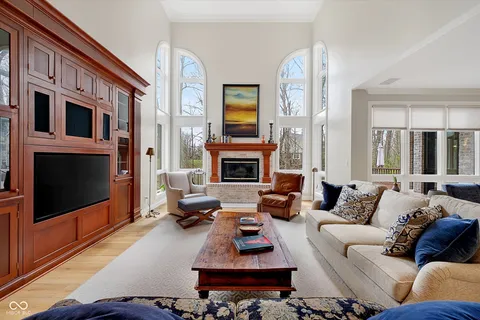 $1,500,000 | 4248 Creekside Pass, Zionsville, IN 46077