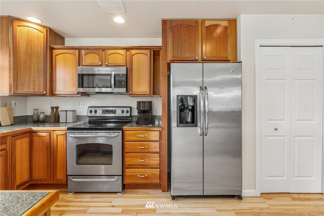 2408 Francis Road Mount Vernon, WA 98273 - Photo 9 of 40 Gallery Image 9