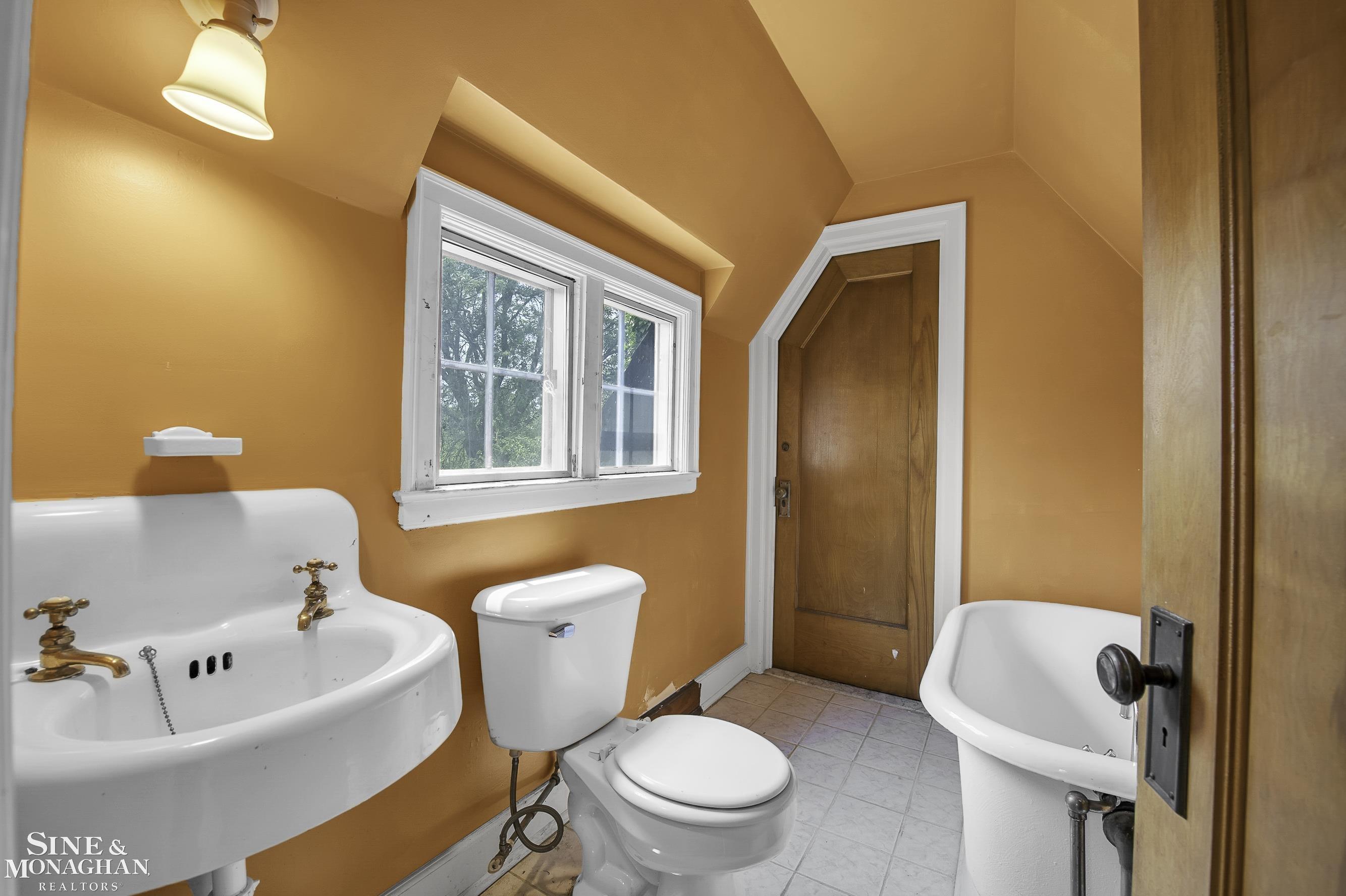 874 Westchester Road Grosse Pointe, MI 48230 - Photo 29 of 36 50124448-31.JPG