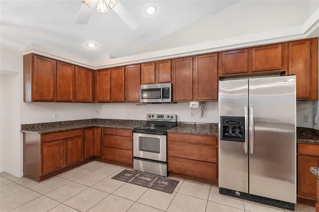 an empty room with closet and a ceiling fan