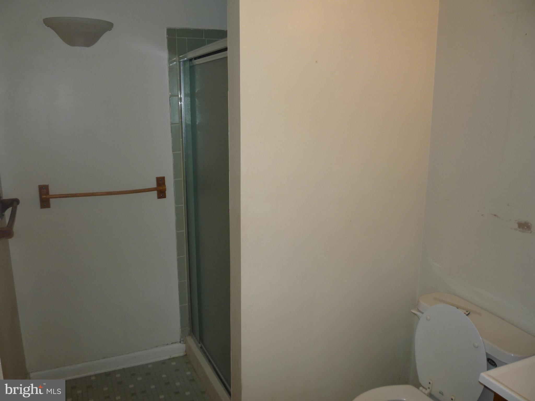 1605 Bishop Road Edgewater, MD 21037 - Photo 15 of 25 Main Level bath with shower