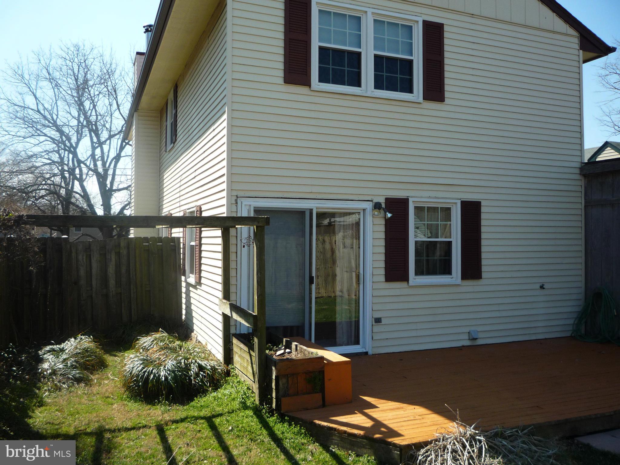 1605 Bishop Road Edgewater, MD 21037 - Photo 19 of 25 Deck and Yard with afternoon Shade