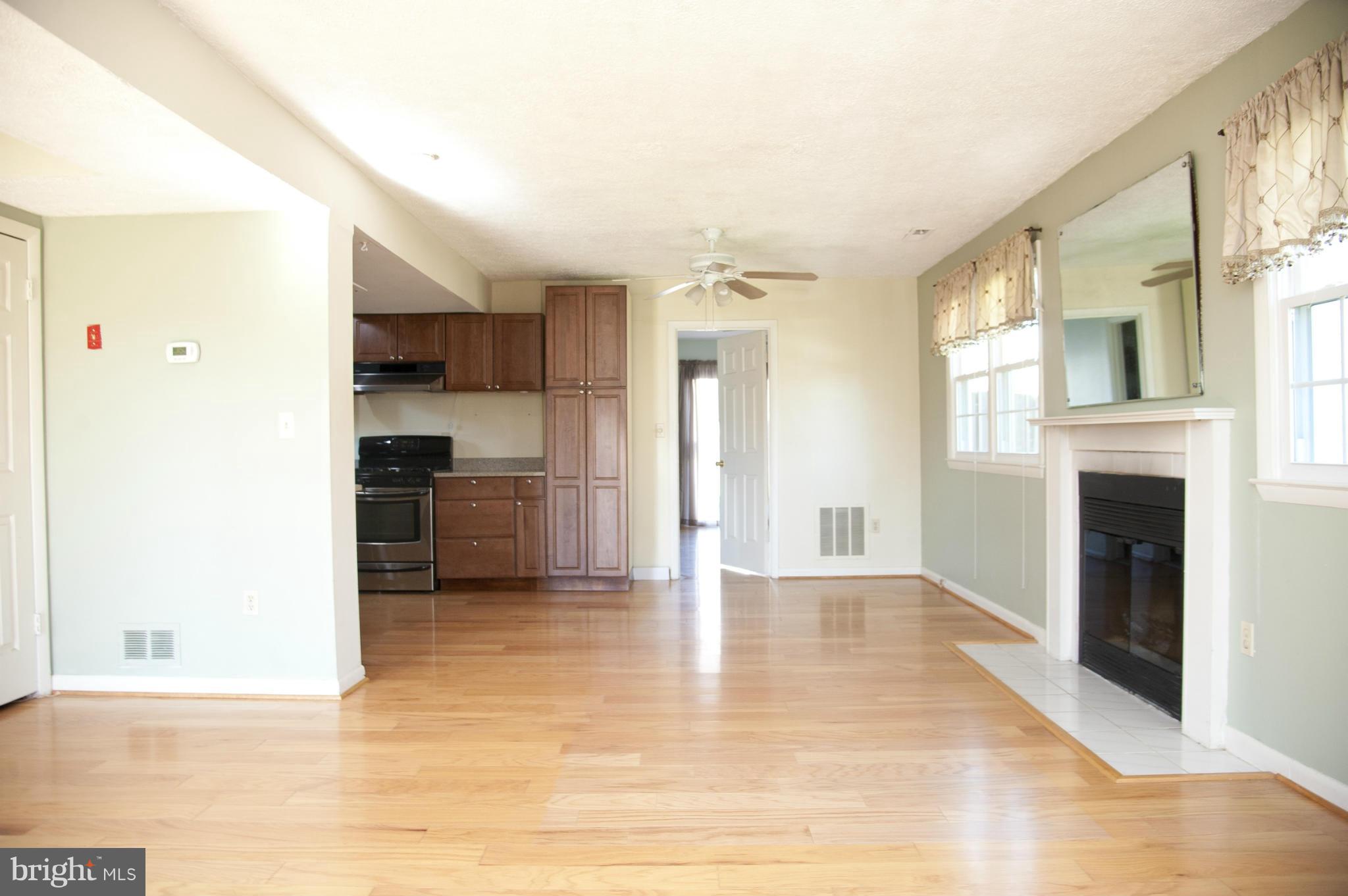 1605 Bishop Road Edgewater, MD 21037 - Photo 4 of 25 living room to DR