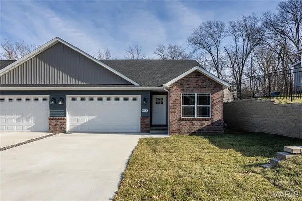 $360,000 | 652 North Kansas Street, Unit 652B, Edwardsville, IL 62025