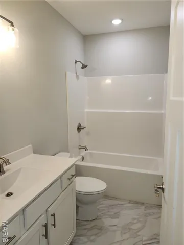 $379,900 | 652 North Kansas Street, Unit 652B, Edwardsville, IL 62025