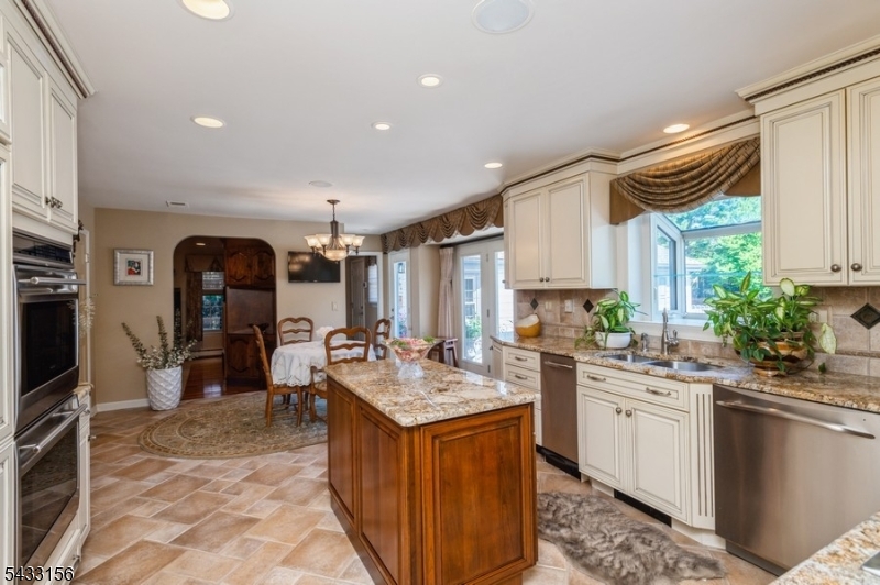 200 Raritan Lane Whitehouse Station, NJ 08889 - Photo 11 of 36