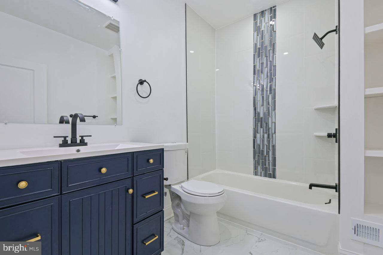 4411 Old York Road Baltimore, MD 21212 - Photo 18 of 34 2nd Floor Full Bathroom