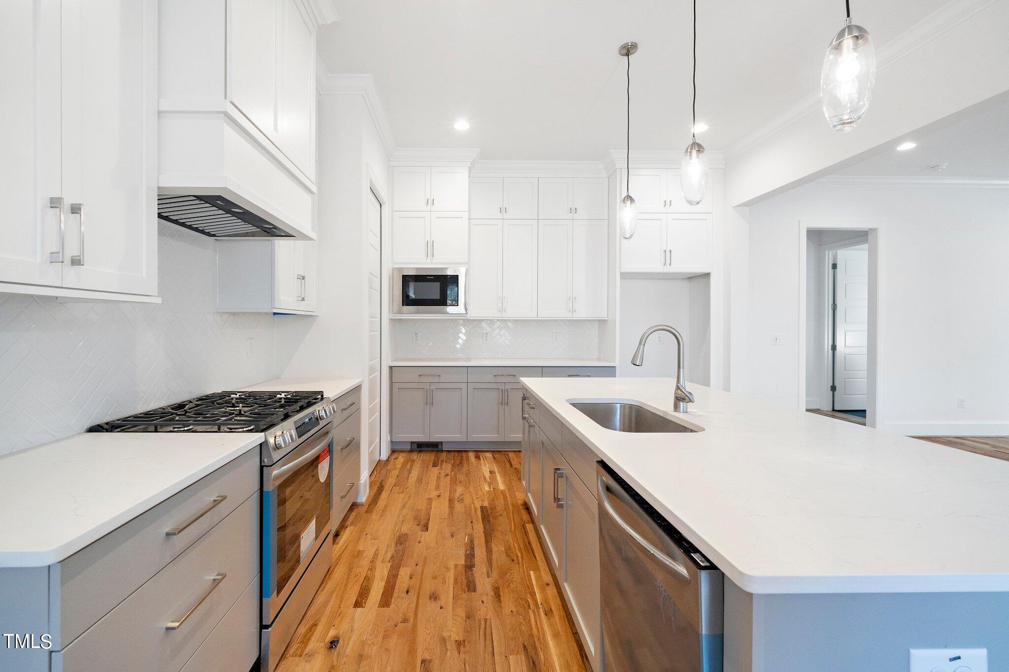 1652 Pineview Drive Raleigh, NC 27606 - Photo 15 of 33 14-web-or-mls-1652 Pineview Dr (12 of 30