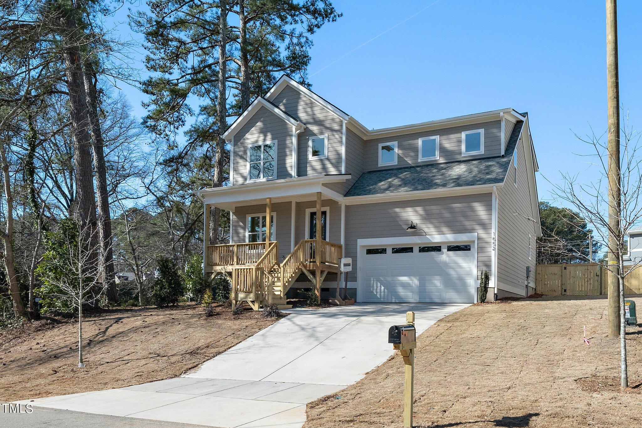 1652 Pineview Drive Raleigh, NC 27606 - Photo 4 of 33 3-web-or-mls-1652 Pineview Dr (30 of 30)