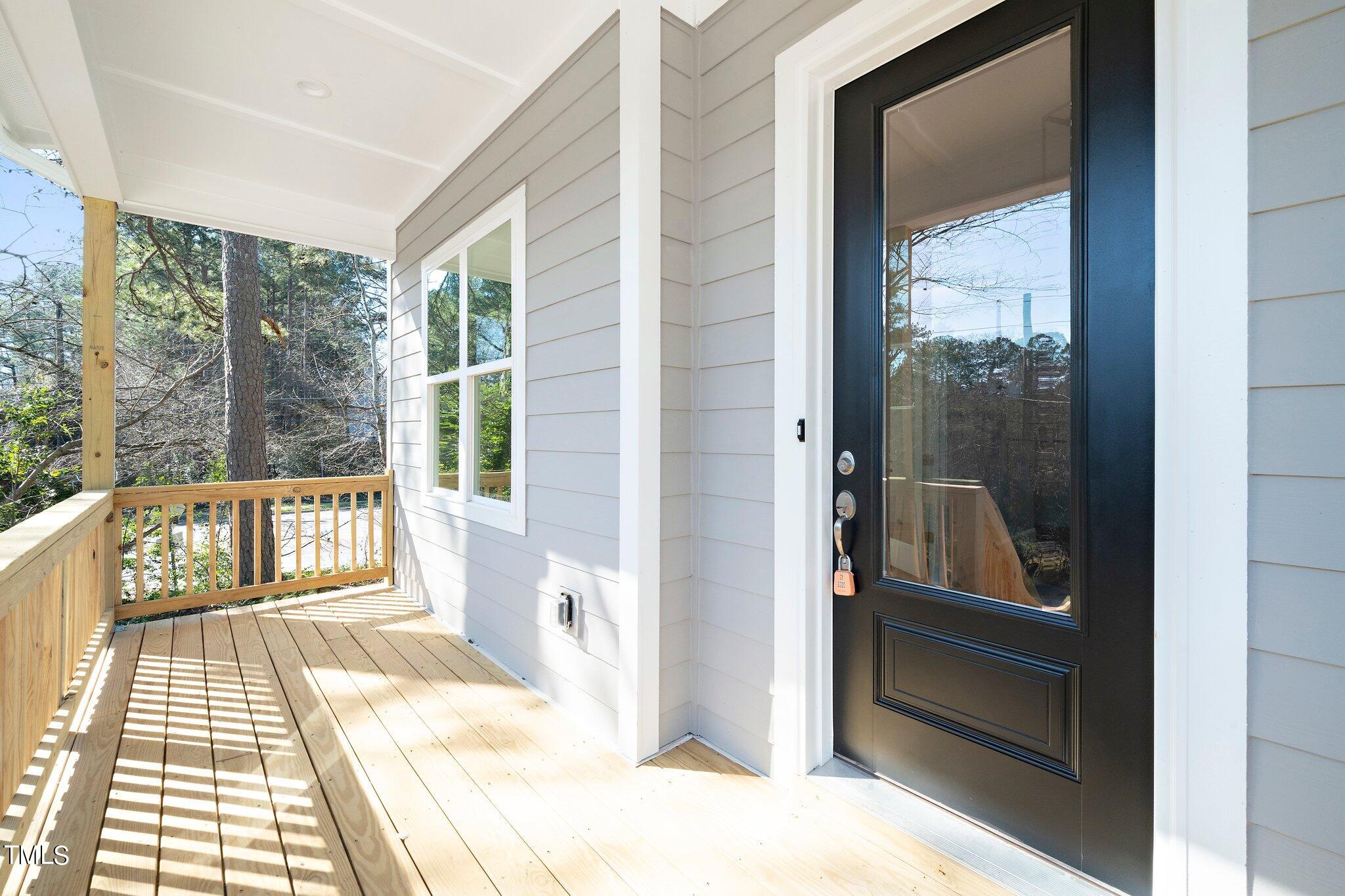 1652 Pineview Drive Raleigh, NC 27606 - Photo 5 of 33 4-web-or-mls-1652 Pineview Dr (23 of 30)