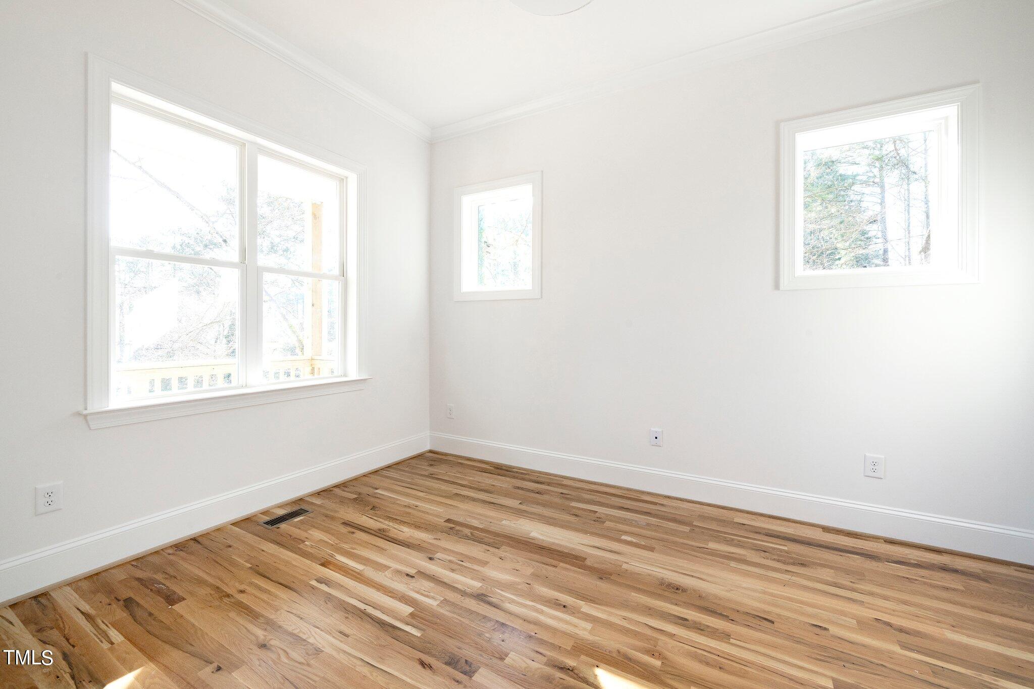 1652 Pineview Drive Raleigh, NC 27606 - Photo 7 of 33 6-web-or-mls-1652 Pineview Dr (2 of 30)