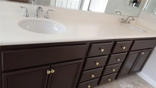 a close view of sink and tap