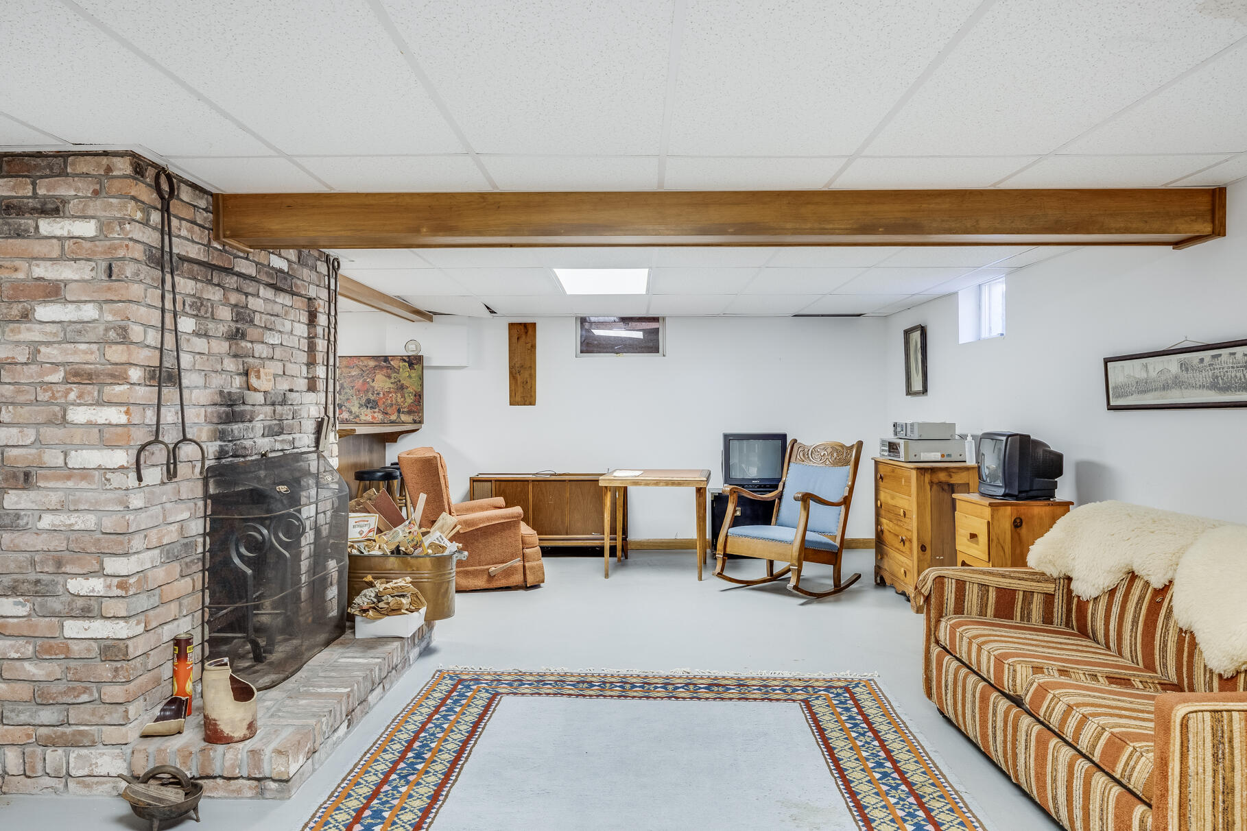 72 South Highland Road Truro, MA 02666 - Photo 31 of 59 a living room with furniture