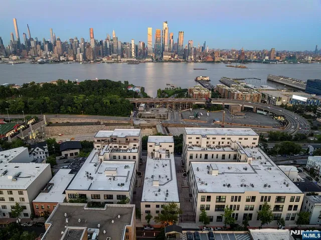 a picture of city view