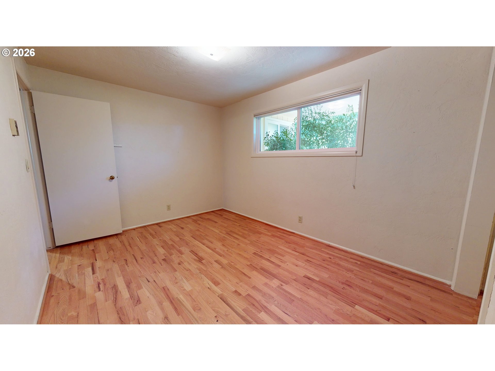 2641 Castle Drive Springfield, OR 97477 - Photo 24 of 40 Staircase