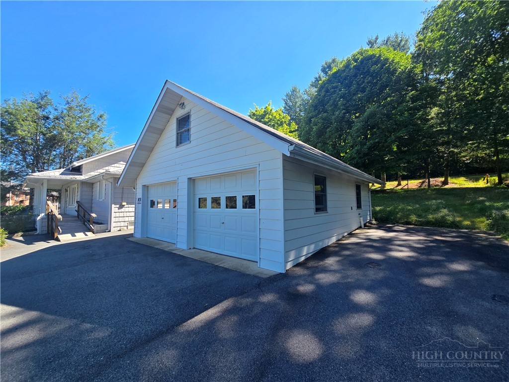 159 Hubert Street Newland, NC 28657 - Photo 29 of 40