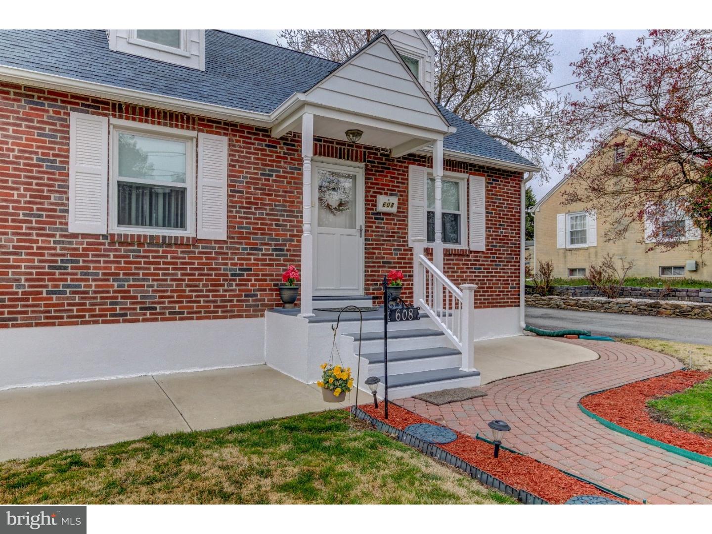 608 Gilbert Road Ridley Park, PA 19078 - Photo 4 of 25