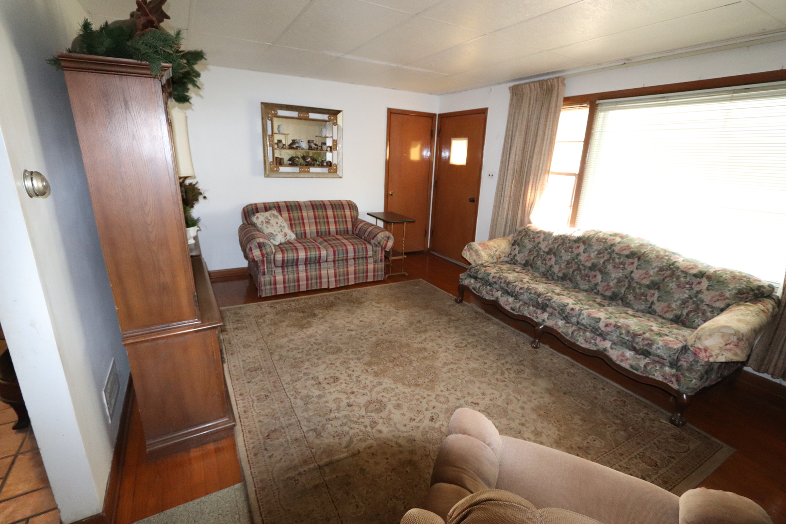 4919 Long Avenue Chicago, IL 60638 - Photo 13 of 29 a living room with furniture and a window