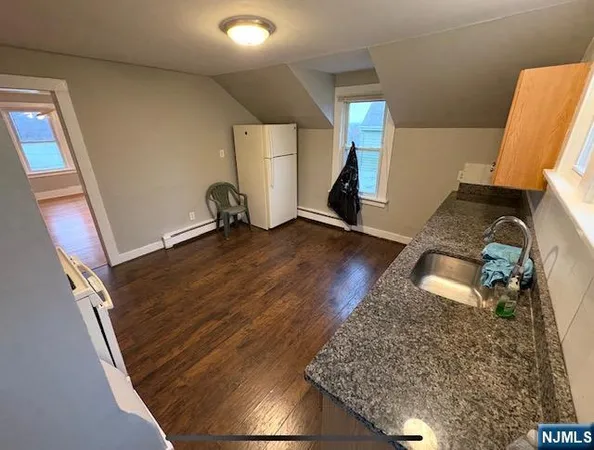 a view of entryway with workspace