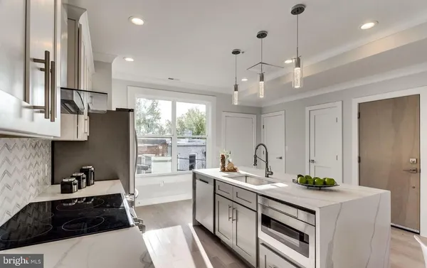 $3,300 | 631 Florida Avenue Northeast, Unit B, Washington, DC 20002