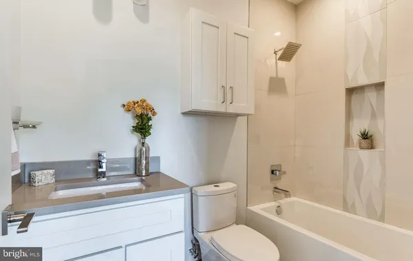 $3,300 | 631 Florida Avenue Northeast, Unit B, Washington, DC 20002