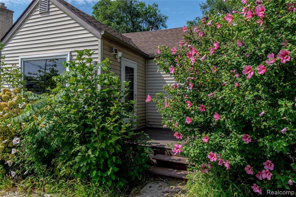11635 Inkster Road Livonia, MI 48150 - Photo 3 of 20
