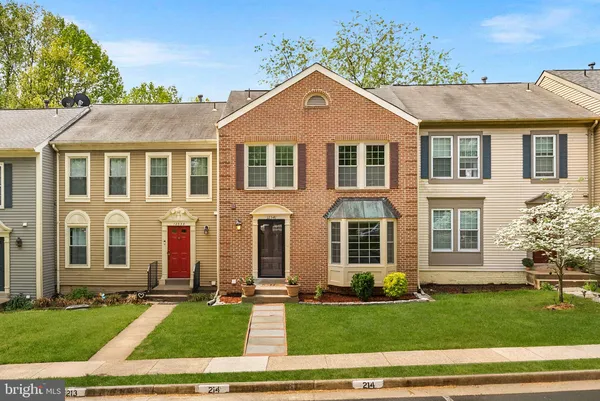 $699,988 | 12541 Alder Woods Drive, Fairfax, VA 22033