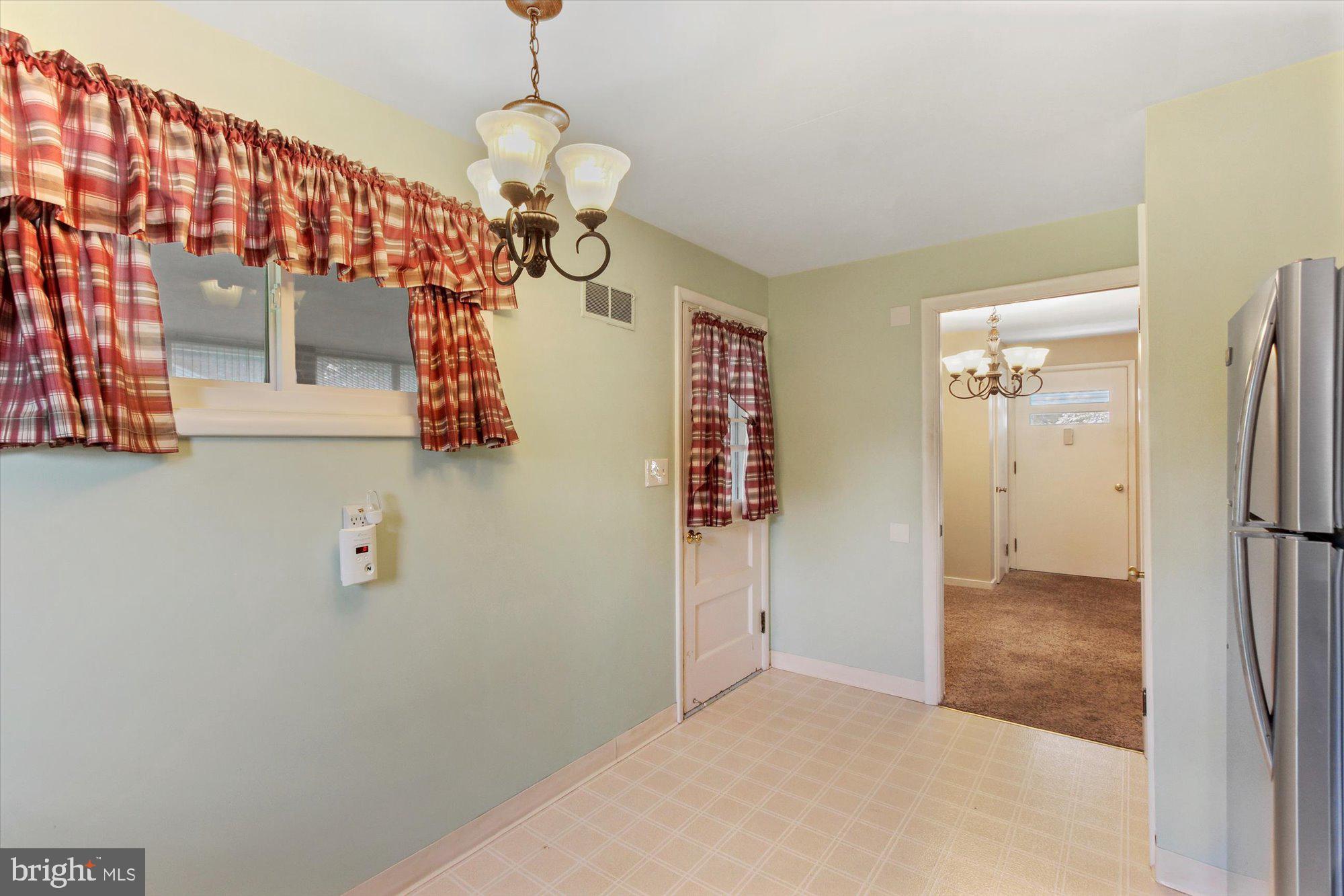 2405 Cambridge Road York, PA 17402 - Photo 12 of 28 Gallery Image 12