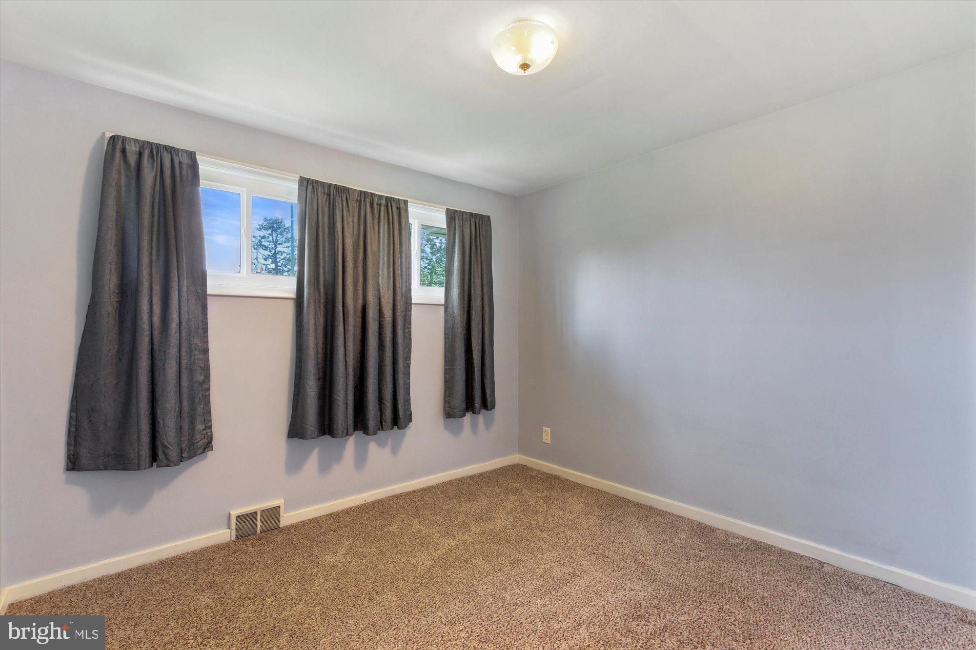 2405 Cambridge Road York, PA 17402 - Photo 14 of 28 Gallery Image 14