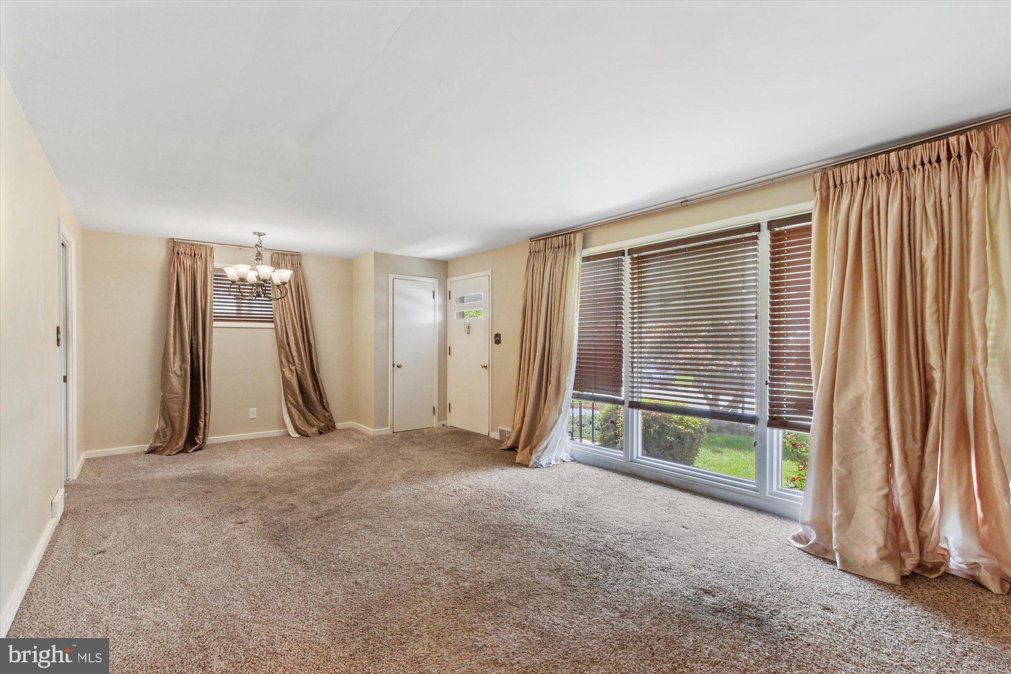 2405 Cambridge Road York, PA 17402 - Photo 7 of 28 Gallery Image 7