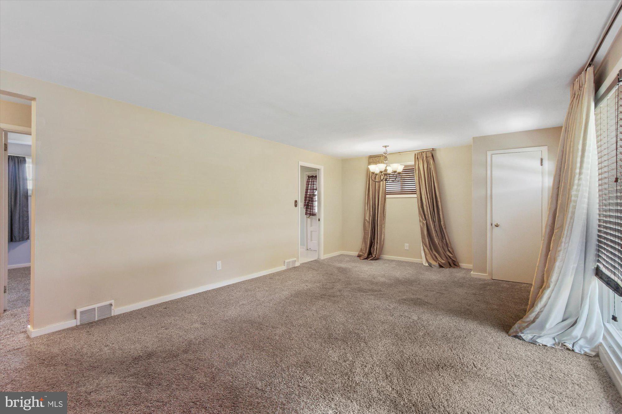 2405 Cambridge Road York, PA 17402 - Photo 8 of 28 Gallery Image 8