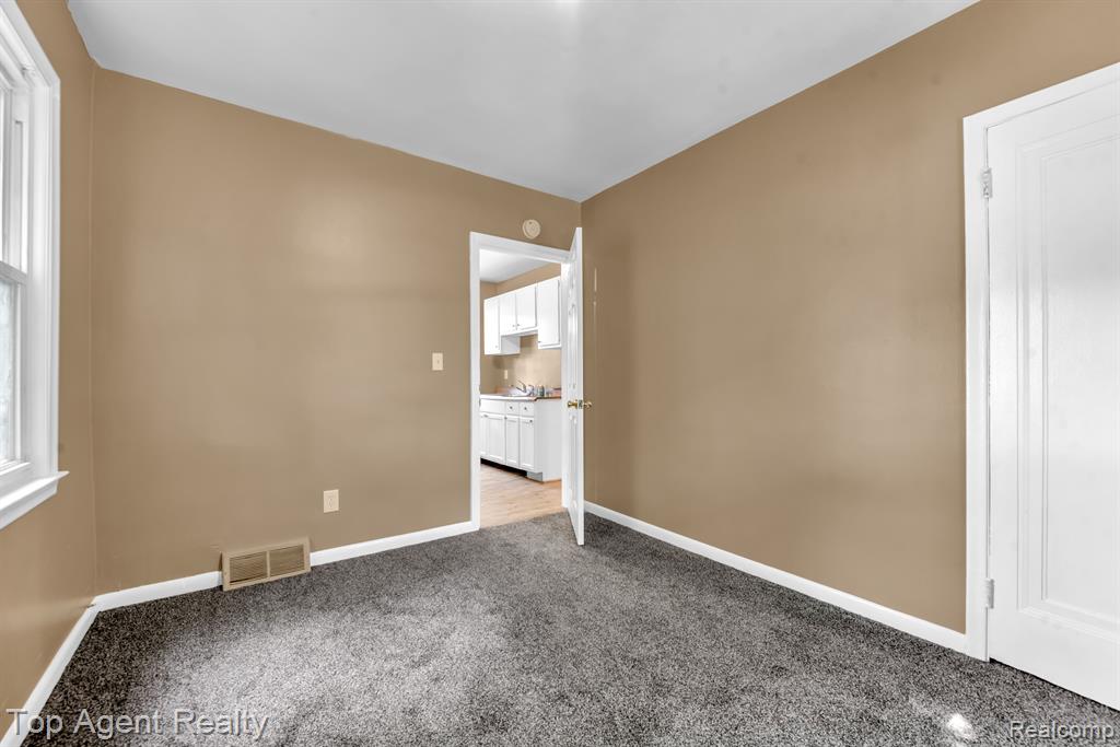 70 Hill Street River Rouge, MI 48218 - Photo 11 of 33
