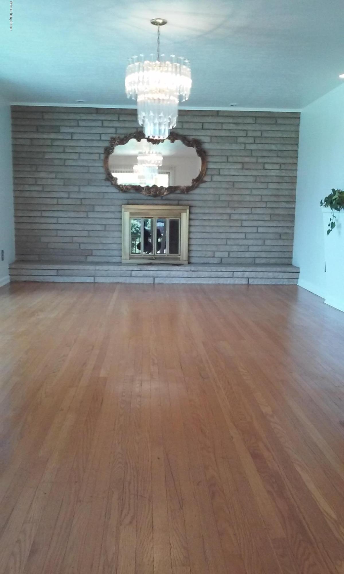 4911 Clarmar Road Jeffersontown, KY 40299 - Photo 5 of 32 20160613_130948