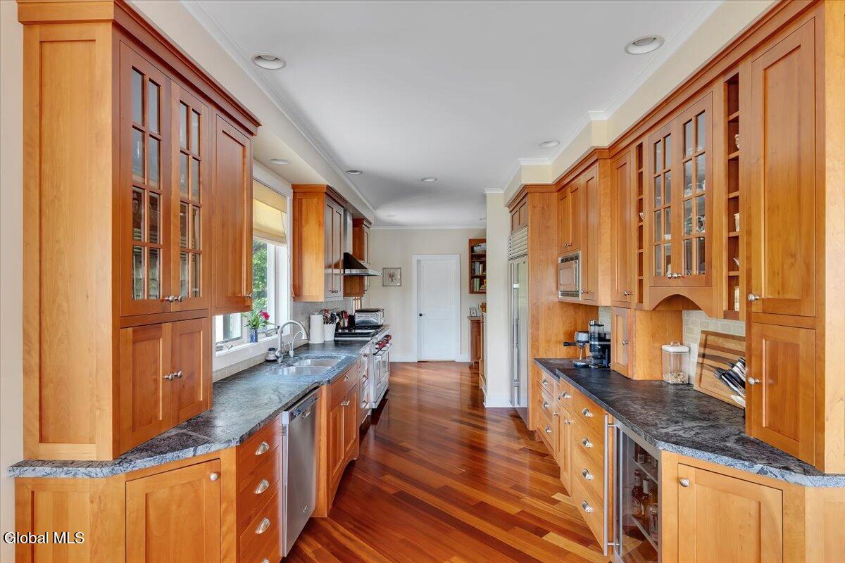 248 Van Wies Point Road Bethlehem, NY 12077 - Photo 11 of 34 026-P1914618